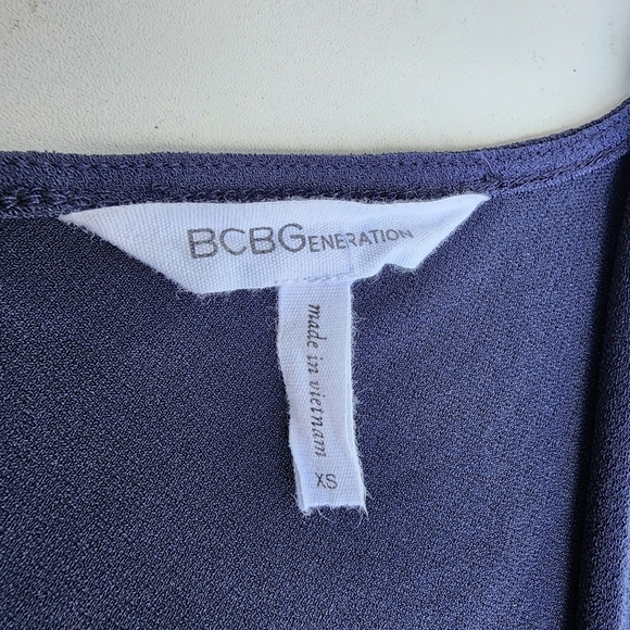 BCBGeneration Sleeveless Navy Blue Romper Stretch Wrap V-Neck Sz XS - Picture 12 of 15
